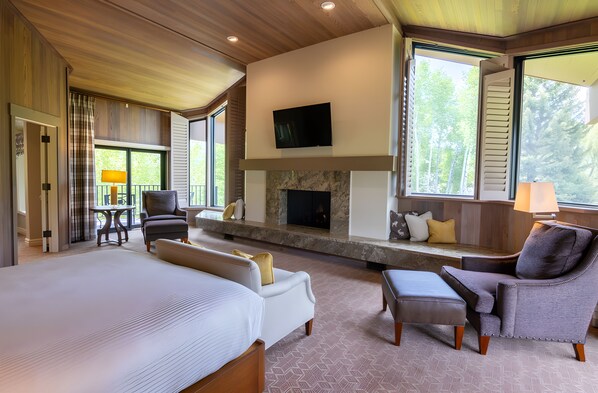 Room with King bed