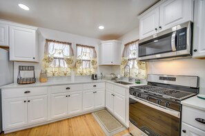 Kitchen | Free WiFi | Central Air Conditioning/Heat