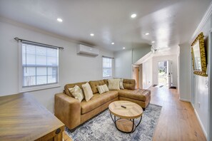 Living Room | Smart TV