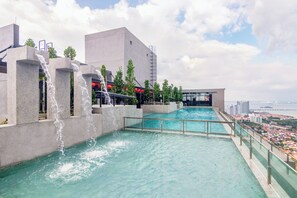 Pool waterfall