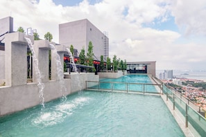 Pool waterfall