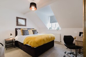Licata's Apartment Master Bedroom - StayCotswold