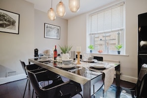 Licata's Apartment Dining Area - StayCotswold