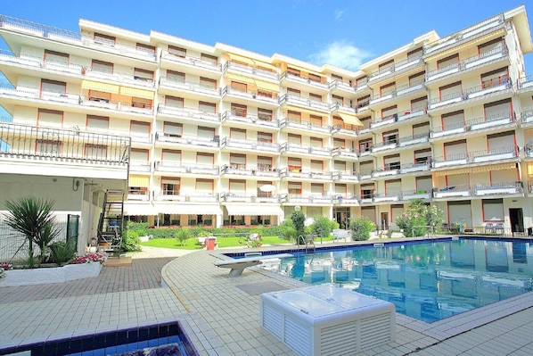 Holiday Home Swimming Pool