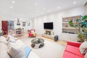 Living Area (3)