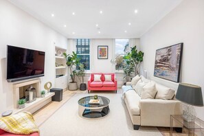 Living Area (2)