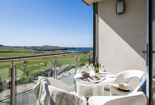 Welcome to Surfside 34 Zinc, ideally in Newquay with an abundance of beaches on your doorstep