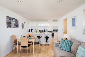 Surfside 34 Zinc, Newquay: Inviting four guests to enjoy this lovely setting