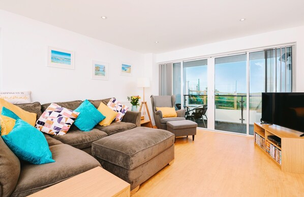 Bredon Court 9 is a spacious ground floor apartment that offers the perfect blend of comfort, convenience, and coastal charm