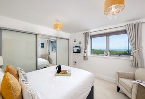 2 Bolowthas Court, Newquay: Bedroom one with 5' king size bed and sea views