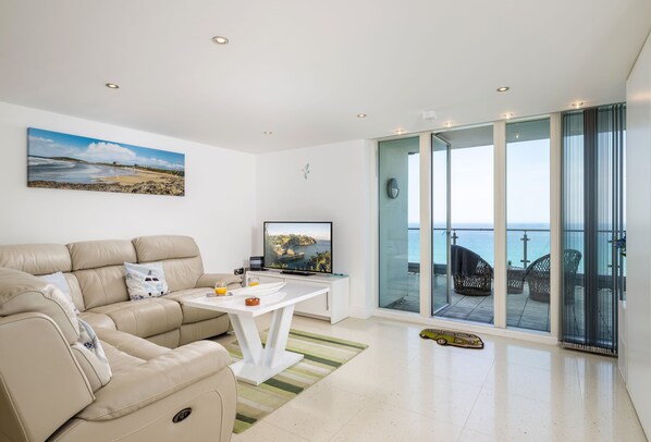 Welcome to 25 Rocklands, a chic and stylish one-bedroom apartment