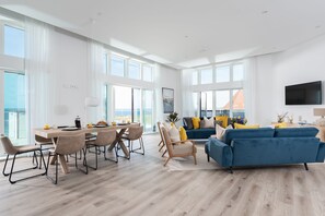 26 Cliff Edge Penthouse, Newquay: Oozing with beach-inspired elegance