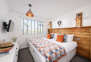 3 Europa Court, Mawgan Porth: Lovely bedroom one houses a comfortable 5' king-size bed (can be converted to twin singles, on request)