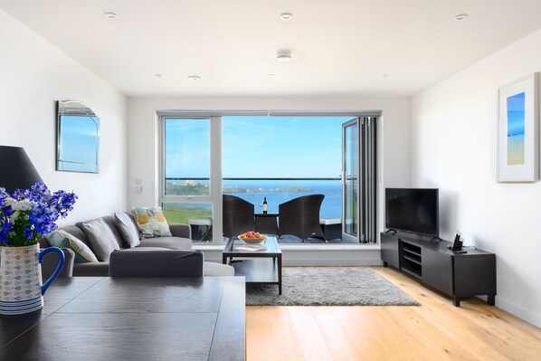 32 One Lusty Glaze is a sleek, stylish apartment in an utterly desirable coastal location