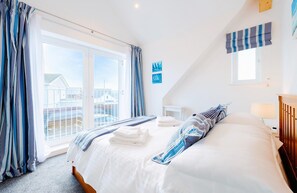 Fistral Palms 2, Newquay: Bedroom one with sumptuous double bed