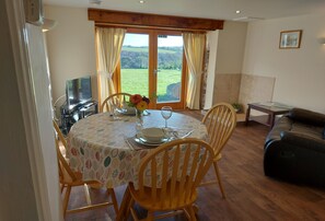 Little Owl, Newquay: This single level barn benefits from a thoughtful open-plan design