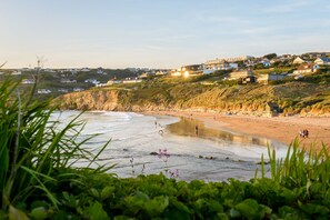 At Sandcastles 11 Europa Court you are just a short stroll from the village centre and golden sand of Mawgan Porth Beach