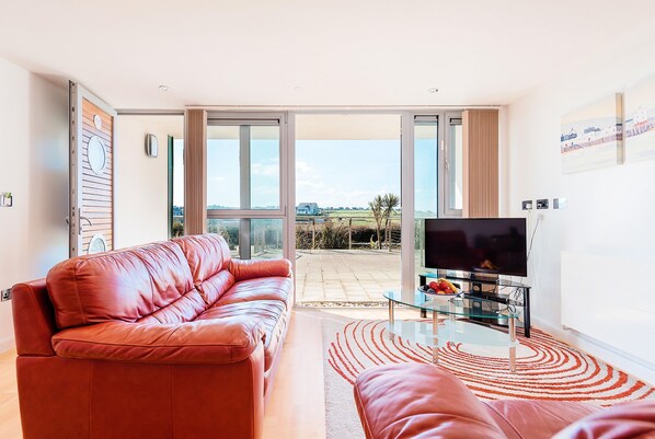 11 Zinc is a stylish two-bedroom apartment, just a short distance from the iconic Fistral Beach