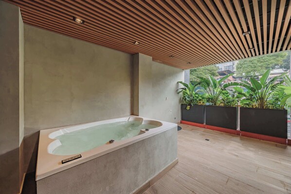 Indoor spa tub