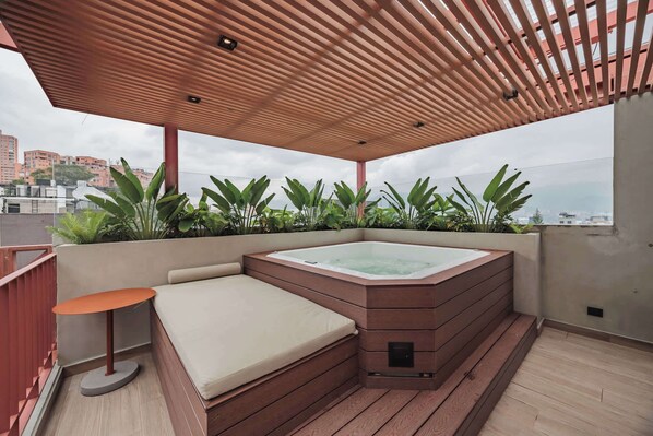 Bain à remous extérieur