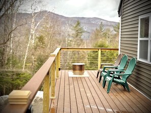 Uint A outdoor deck with mountain views