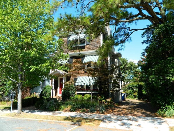 PropertyImg1