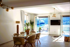 Luxury Seafront 1 Bedroom | Jacuzzi | 36m² Terrace | Stunning Bay Views