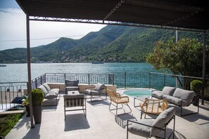 Luxury Seafront 1 Bedroom | Jacuzzi | 36m² Terrace | Stunning Bay Views
