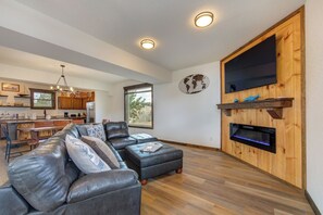 Fireside Lodge's cozy living area