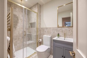 Modern newly refurbished shower room 