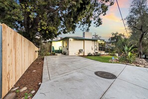 Driveway parking for easy and convenient arrivals and departures!