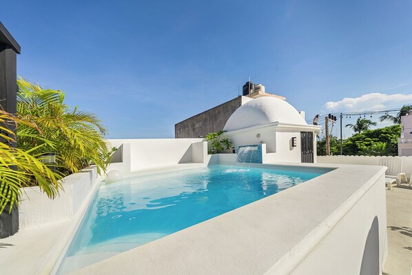 Rooftop Pool (1)