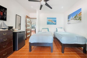 Bedroom - Two Twin Bed Set-Up (2)