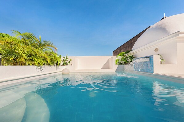 Rooftop Pool (1)