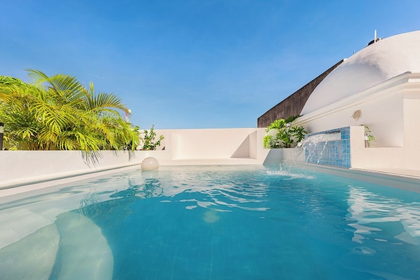 Rooftop Pool (1)