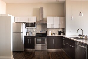 Full kitchen