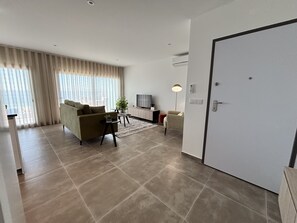 Flat on the Portuguese Silver Coast, 2 bedrooms, sea view, shared pool. Easy access to Nazaré beach. Ideal for a memorable holiday. SCH