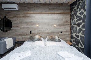 Suite bedroom with a queen size bed