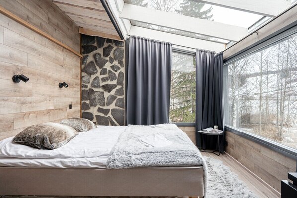 Suite bedroom with a queen size bed