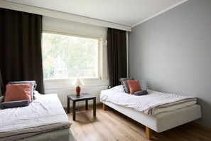 Second bedroom with two 120 cm wide beds – extra beds available if needed. A flexible space for families or groups.