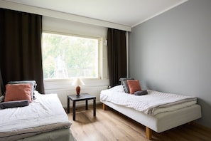 Second bedroom with two 120 cm wide beds – extra beds available if needed. A flexible space for families or groups.