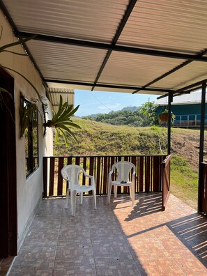 Looking in other direction from the hammock to over where other two cabins are. 