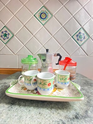 Kaffee und/oder Kaffeemaschine