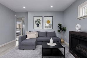 Living Room w/ Sofa Bed