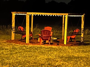 Fire pit with seating and lighting