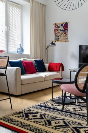Spacious Living Room with Smart TV | Book Now with RENTUJEMY.COM