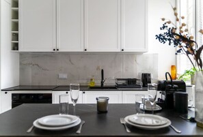 Fully Equipped Kitchen for Your Comfort | Book Now with RENTUJEMY.COM