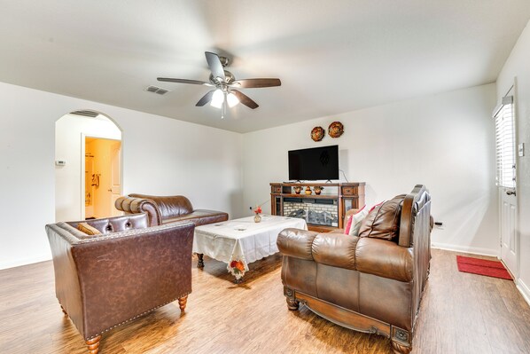 San Antonio Vacation Rental | 4BR | 2BA | 1,793 Sq Ft | 2 Steps to Enter