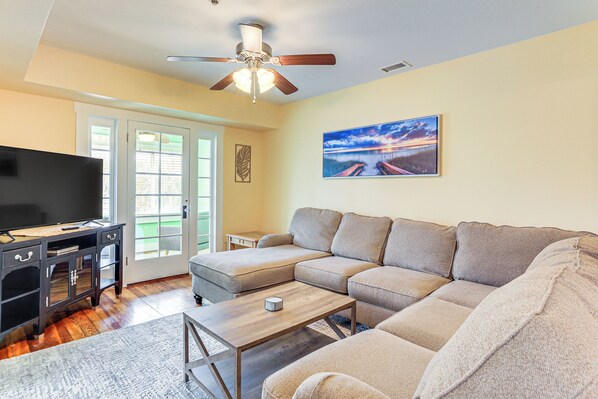 Palmetto Vacation Rental | 2BR | 1BA | Stairs Required | 1,400 Sq Ft