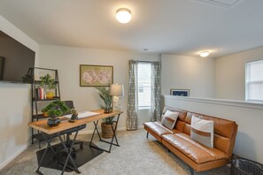 Office | 2nd Floor | Smart TV | Free WiFi